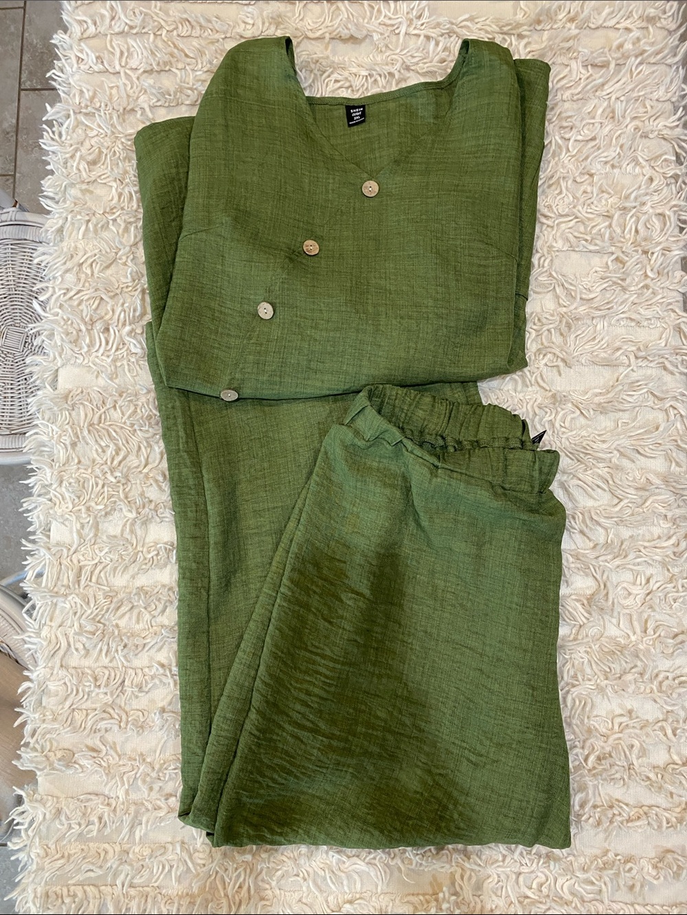 4/$20 green top and pants set